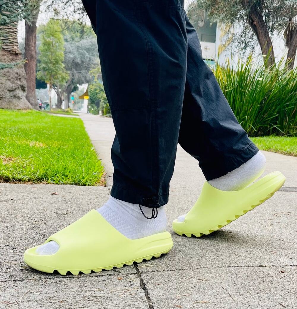 Adidas YEEZY Slide Glow Green Sneakers Size 5 Slip On Chunky Rubber Pool Neon